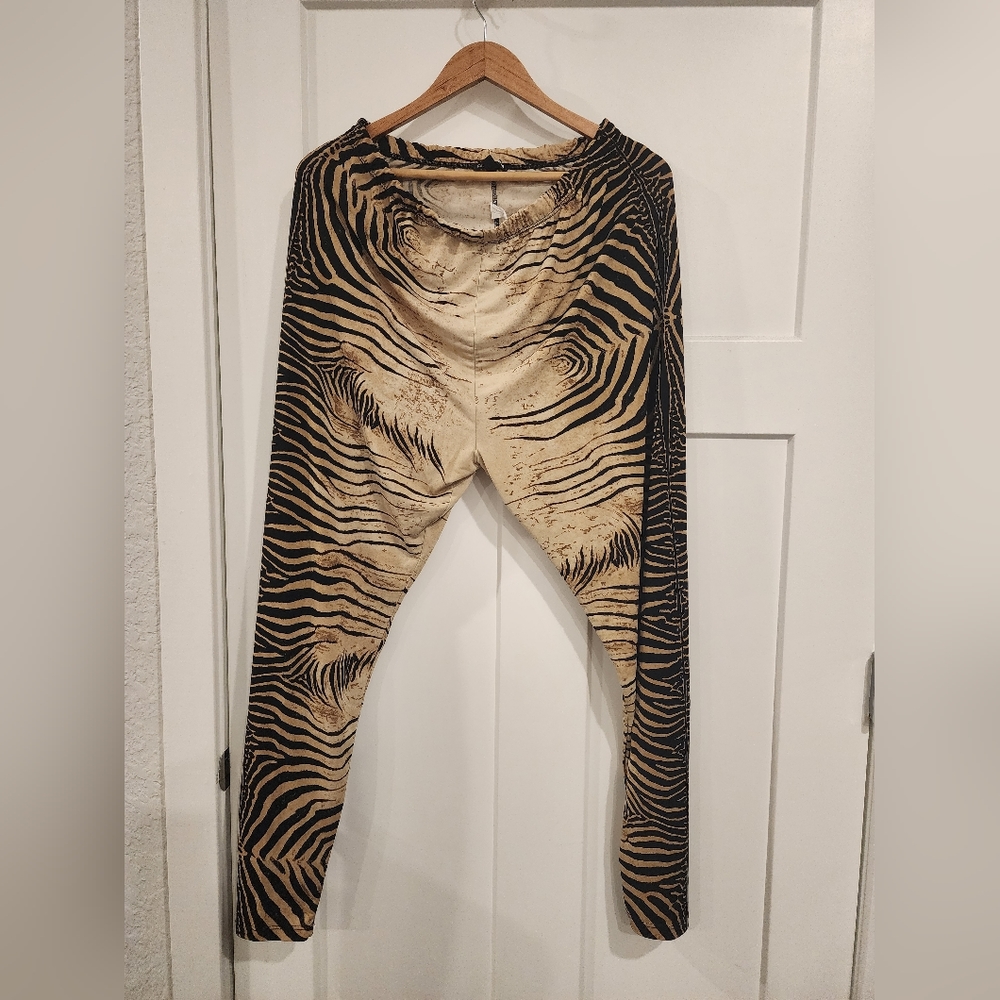 Fashion Nova 2 piece set Tiger print stretchy XL Trendy Comfortable - Picture 10 of 10